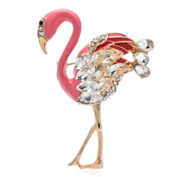 Broche flamant rose en strass avec corps rose et ailes ornées de cristaux transparents, détail élégant et finition soignée