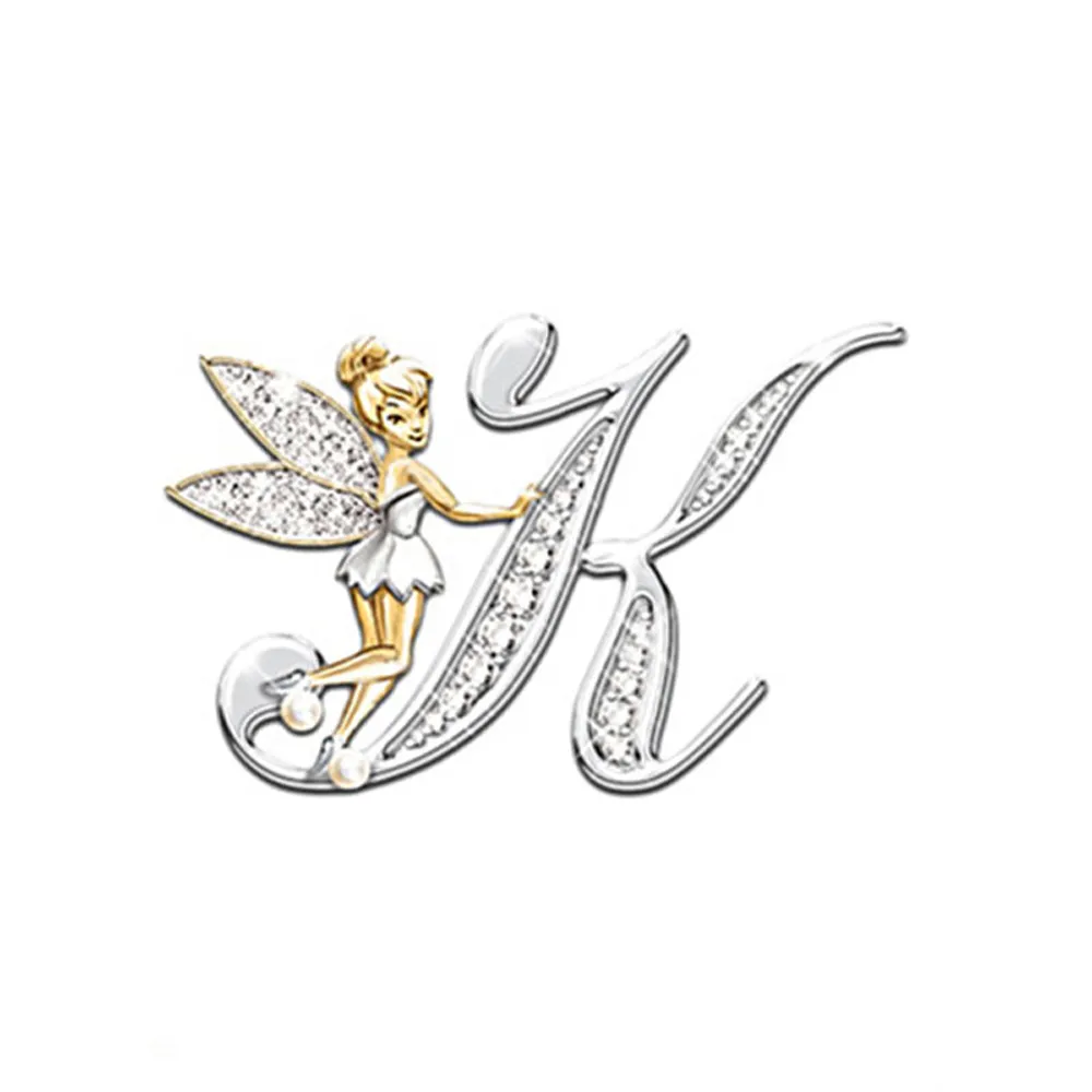 Broche Grandes Lettres lettre K en métal argenté avec strass et fée dorée aux ailes scintillantes