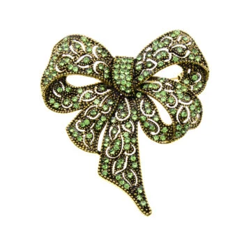 Broche nœud papillon fantaisie en métal doré orné de strass verts et blancs, détail soigné avec motifs ajourés et finition élégante