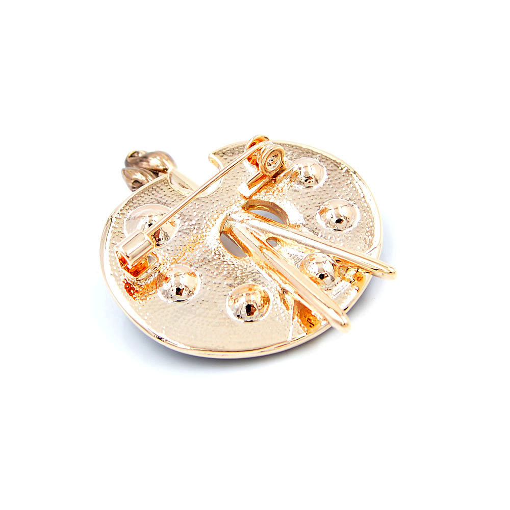 Broche palette de peintre dorée vue de dos avec épingle et fermoir