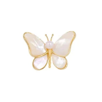 Broche papillon blanc en nacre avec contour doré et perle centrale