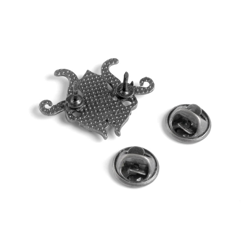 Broche pieuvre en métal argenté avec deux attaches papillon visibles, vue arrière montrant la texture pointillée et les tentacules incurvées