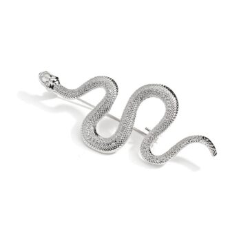 Broche serpent argentée en métal avec texture détaillée en forme ondulée
