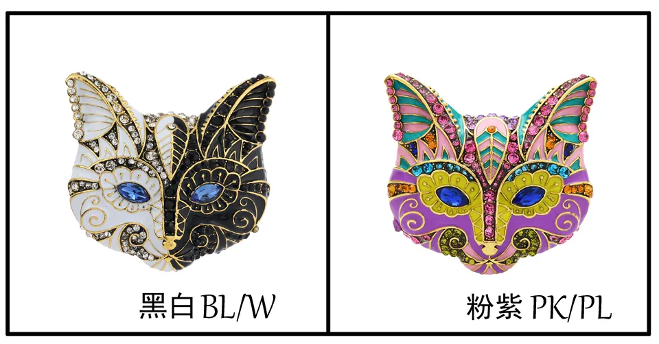 Broche tête de chat noir et blanc en émail avec détails dorés et yeux bleus, design travaillé et finition soignée