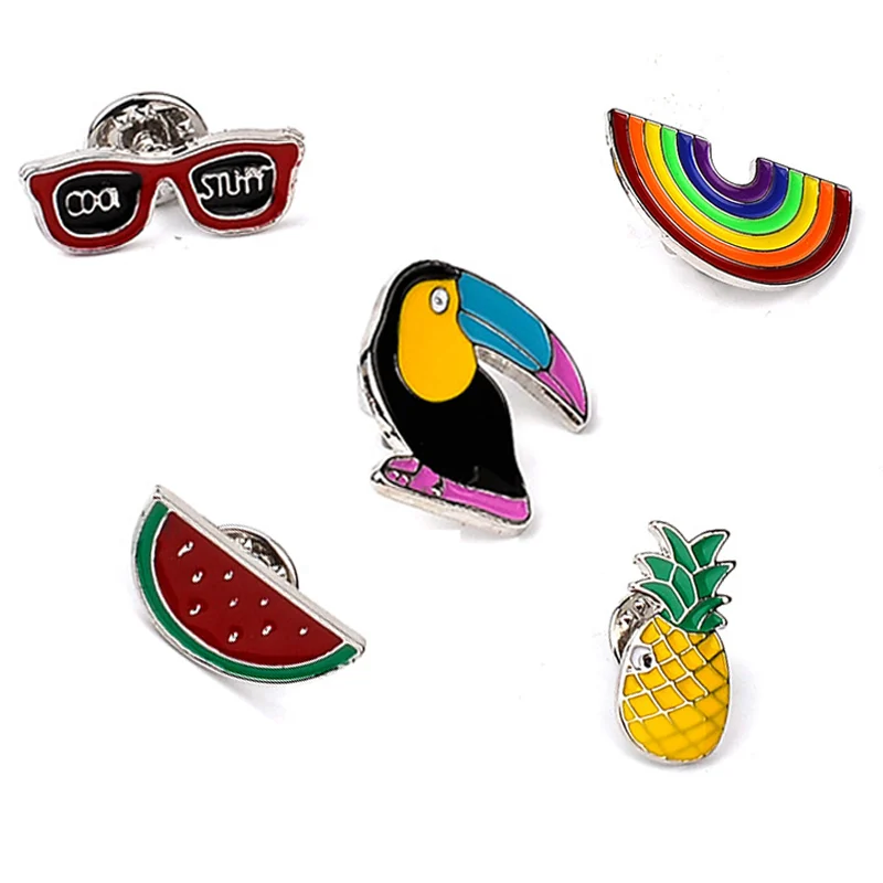 Pin's ananas jaune et vert en métal émaillé avec finition soignée