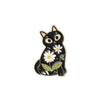 Pin's chat noir avec motif fleurs blanches et feuilles vertes en émail, finition dorée