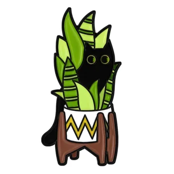 Pin's chat noir assis dans un pot de fleurs vertes avec support marron en bois, motif graphique jaune et blanc