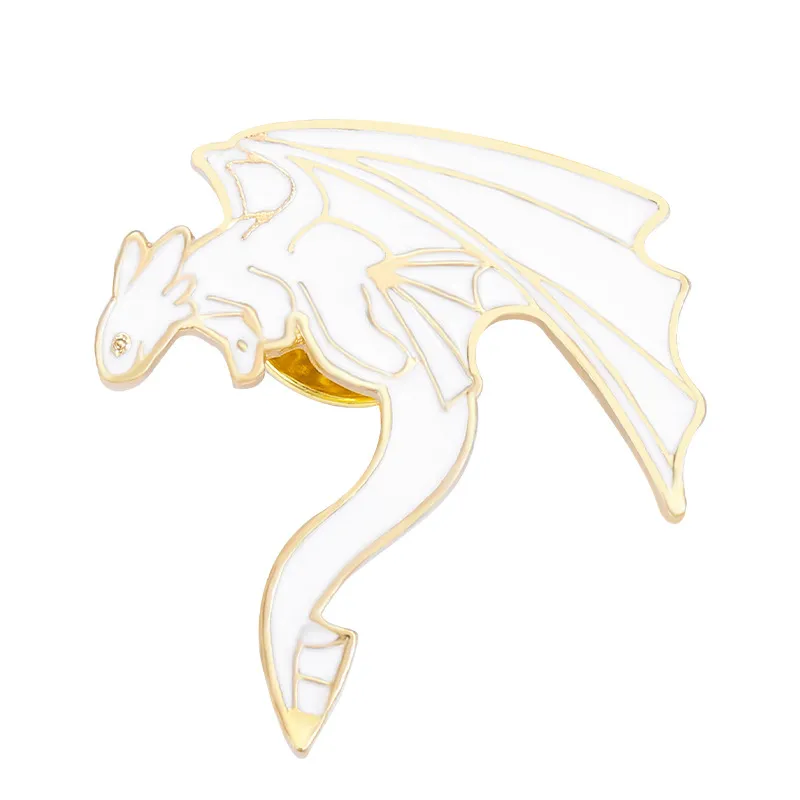 Pin's Double Dragon blanc en métal avec contours dorés vue de côté montrant le détail des ailes déployées