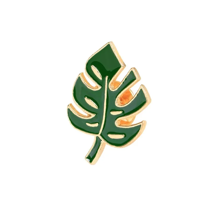 Pin's Exotique en forme de feuille verte avec bord doré, détail soigné et finition élégante