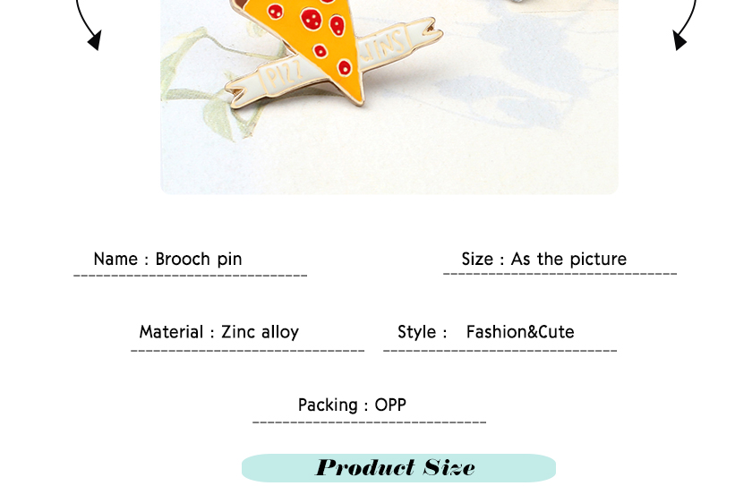 Pin's pizza en alliage de zinc avec motif pizza coloré, vue rapprochée sur le détail du pin's posé sur un fond clair