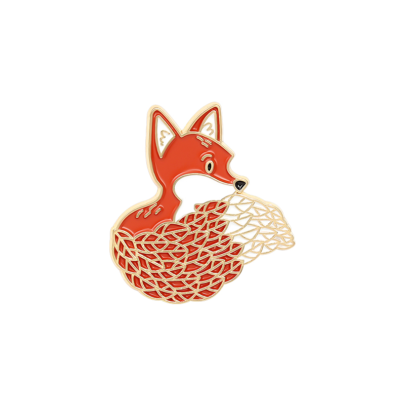 Pin's renard femme en métal émaillé rouge et beige avec motif stylisé de feuilles entrelacées