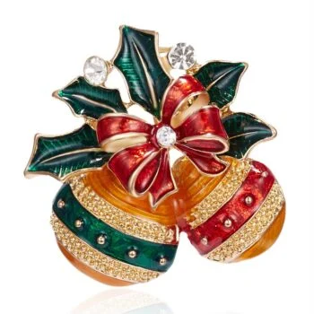 Broche boules de noel en métal doré avec émail rouge et vert, décorée de cristaux, feuilles de houx vertes et nœud rouge