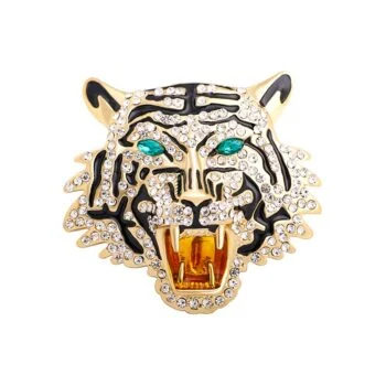 Broche tête de tigre en métal doré avec strass blancs et yeux verts, motif rayé noir, détail soigné et finition élégante