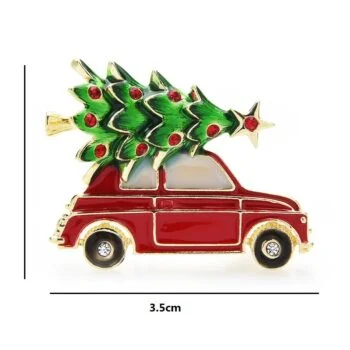 Broche voiture rouge avec arbre de Noël vert décoré de boules rouges en émail et finition dorée, vue de profil