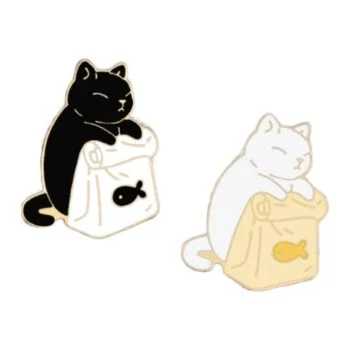 Petit Pin’s Chat