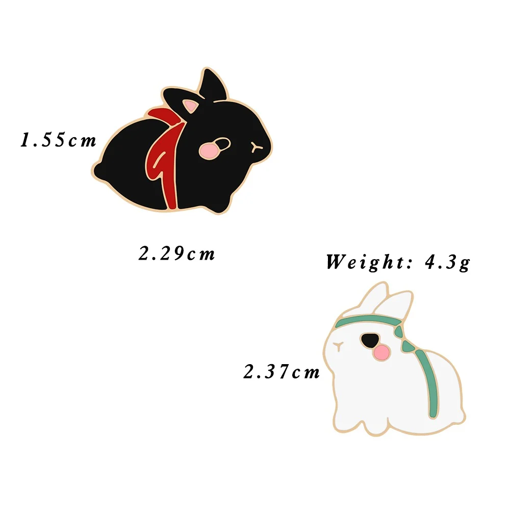 Pin's Lapin Mignon noir avec nœud rouge en émail, vue de profil gauche, détail du design travaillé et finition soignée