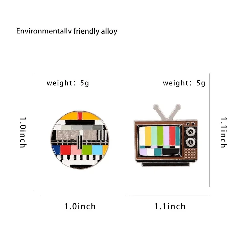 Pin's télévision vintage en alliage écologique avec émail doux, design coloré et détails soignés, vue de face